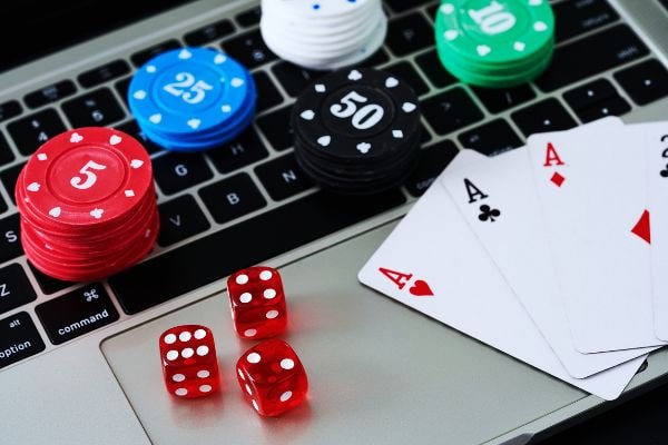 Casino games section on jiliasia with live dealer and table game options